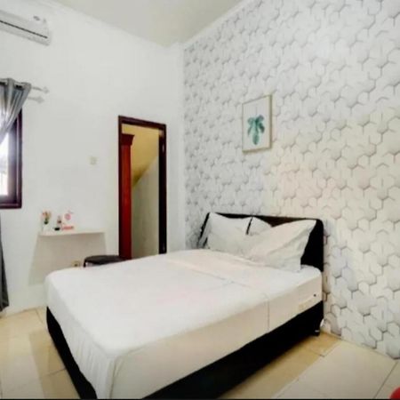 Hotel Reddoorz Near Plaza Araya Malang Blimbing  Zewnętrze zdjęcie