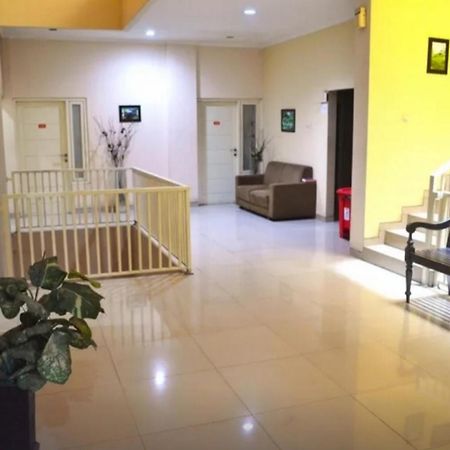 Hotel Reddoorz Near Plaza Araya Malang Blimbing  Zewnętrze zdjęcie