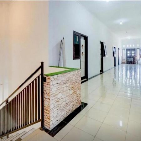 Hotel Reddoorz Near Plaza Araya Malang Blimbing  Zewnętrze zdjęcie