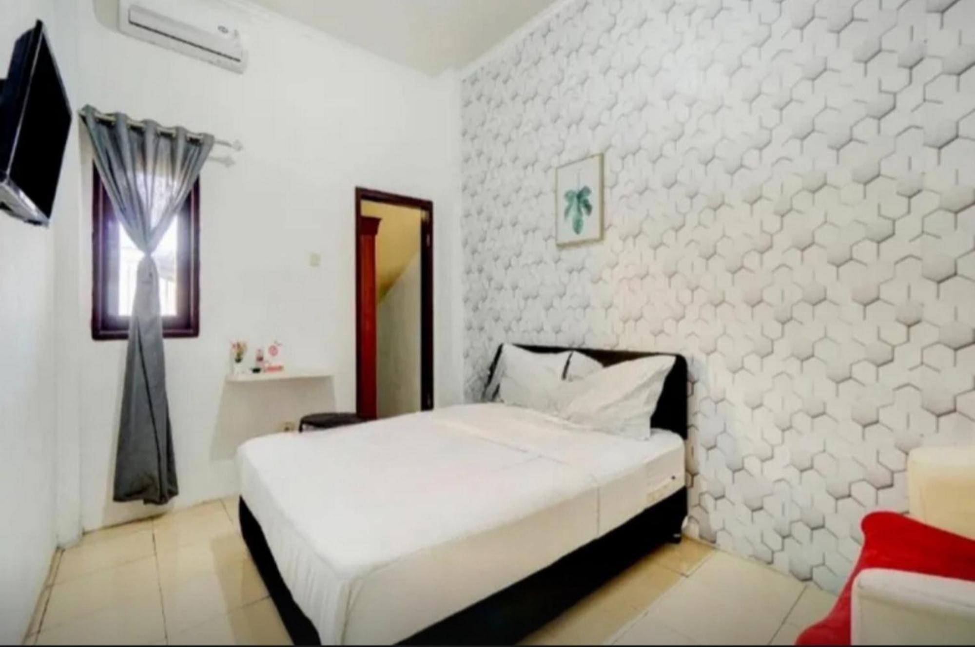 Hotel Reddoorz Near Plaza Araya Malang Blimbing  Zewnętrze zdjęcie