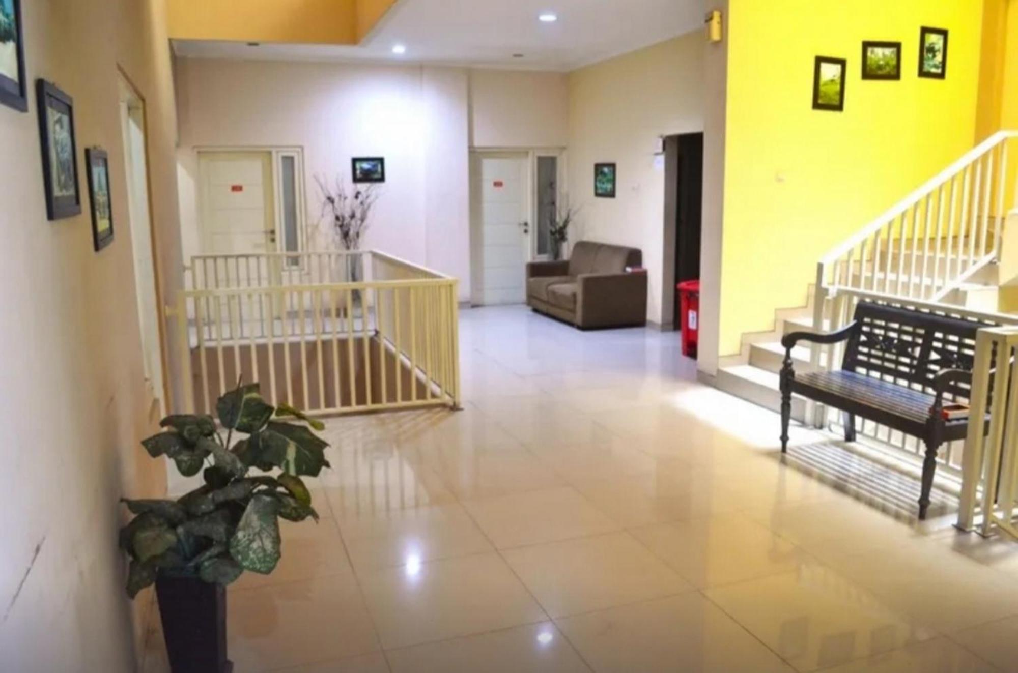 Hotel Reddoorz Near Plaza Araya Malang Blimbing  Zewnętrze zdjęcie