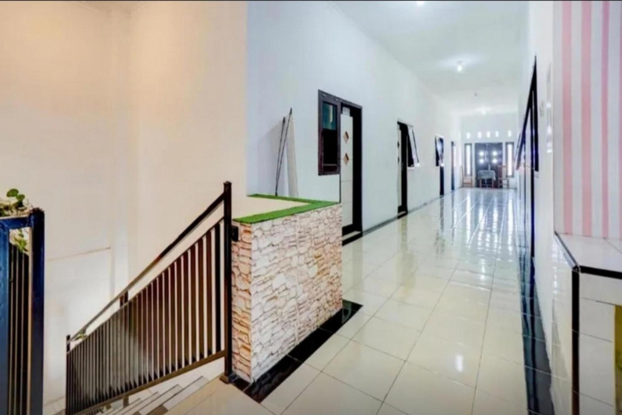 Hotel Reddoorz Near Plaza Araya Malang Blimbing  Zewnętrze zdjęcie